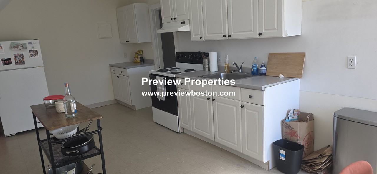 Brackett St #3 - Photo 2 of 12