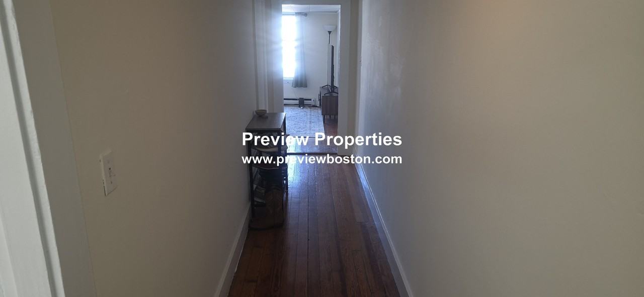 Brackett St #3 - Photo 4 of 12