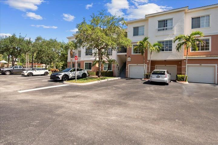 5203 Myrtlewood Circle East - Photo 2 of 7