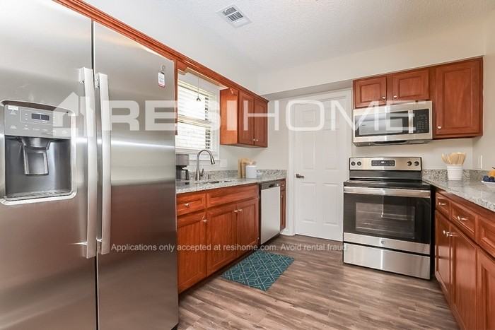 4821 Blue Springs Dr - Photo 3 of 18