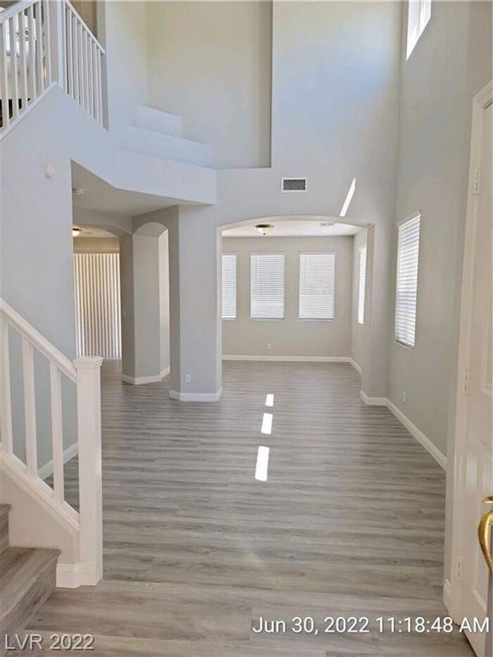 9712 Floweret Ave - Photo 3 of 43