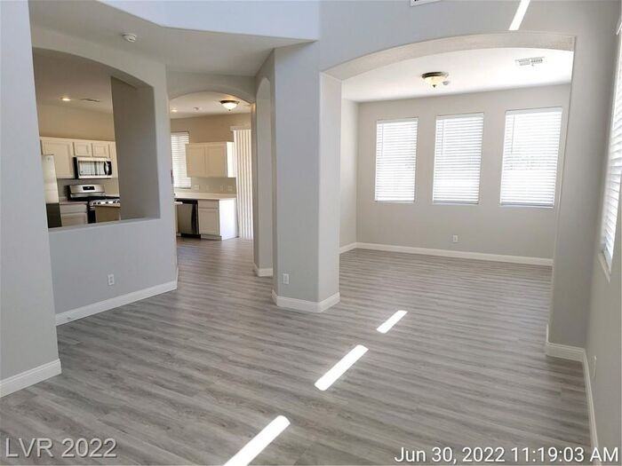 9712 Floweret Ave - Photo 4 of 43