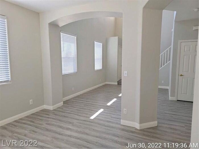 9712 Floweret Ave - Photo 7 of 43