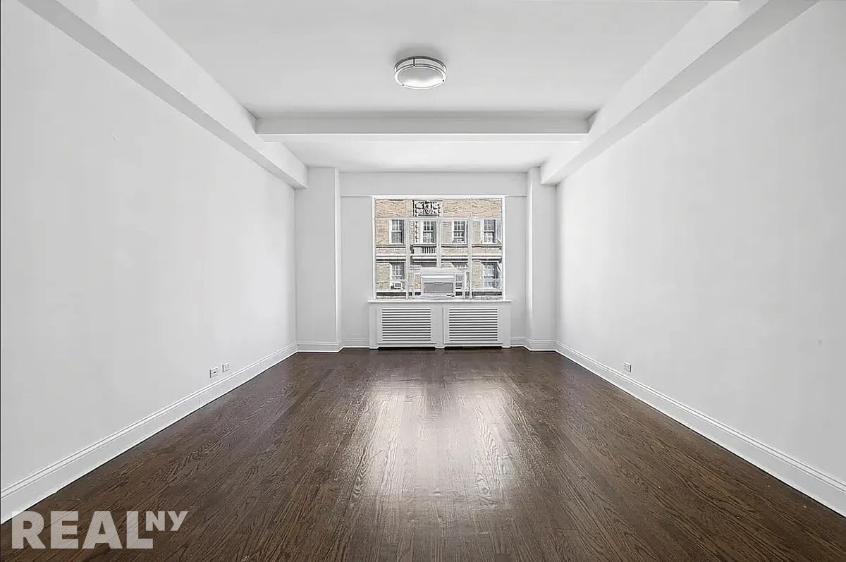 20 5th Ave #3E - Photo 2 of 4