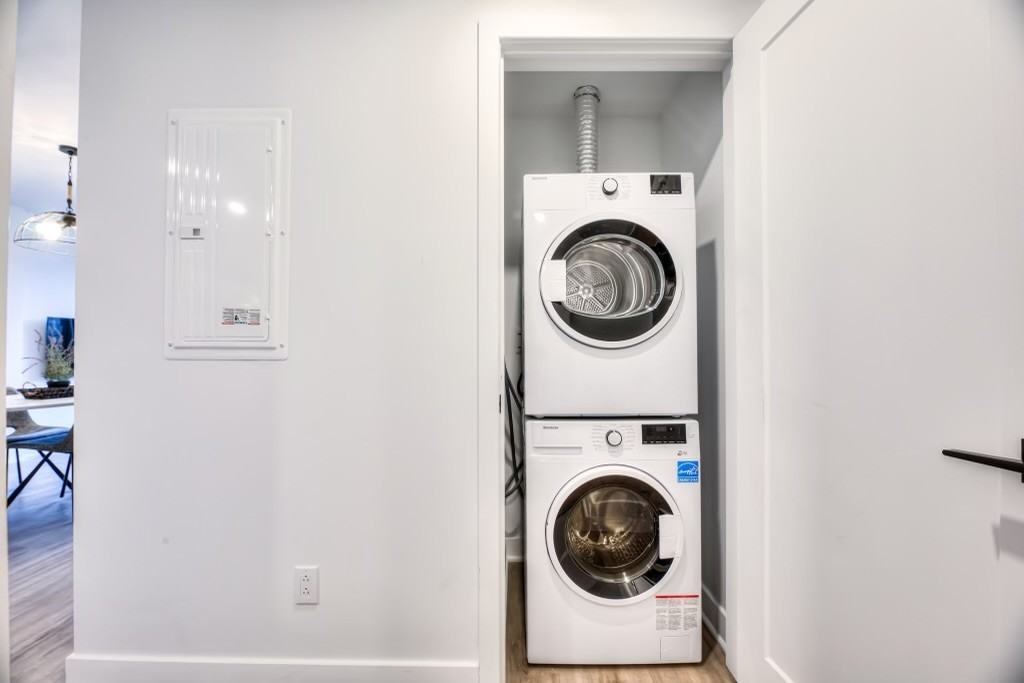 1296 Avenue des Pins Ouest #202 - Photo 2 of 17