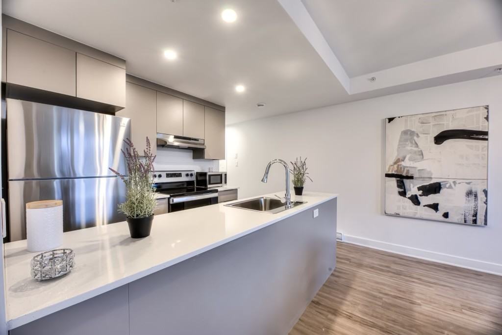 1296 Avenue des Pins Ouest #202 - Photo 3 of 17