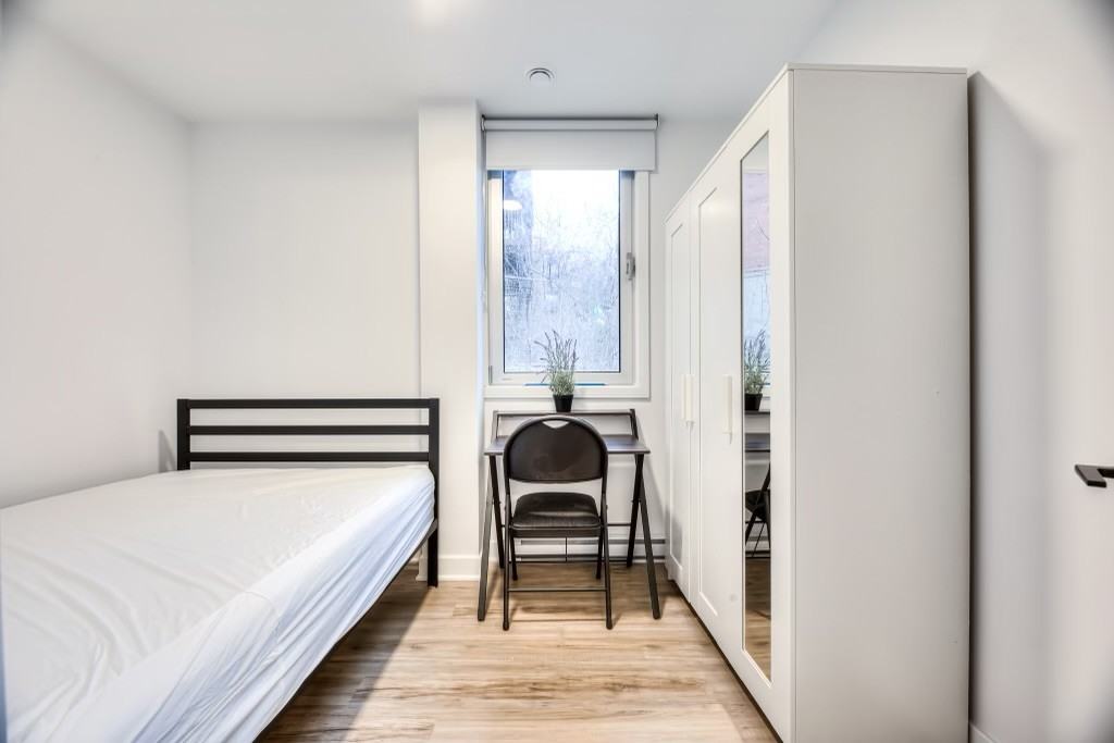 1296 Avenue des Pins Ouest #202 - Photo 5 of 17