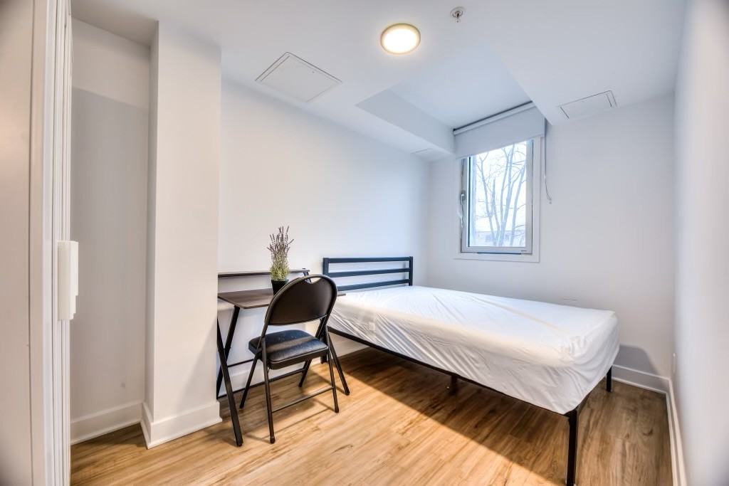 1296 Avenue des Pins Ouest #202 - Photo 6 of 17