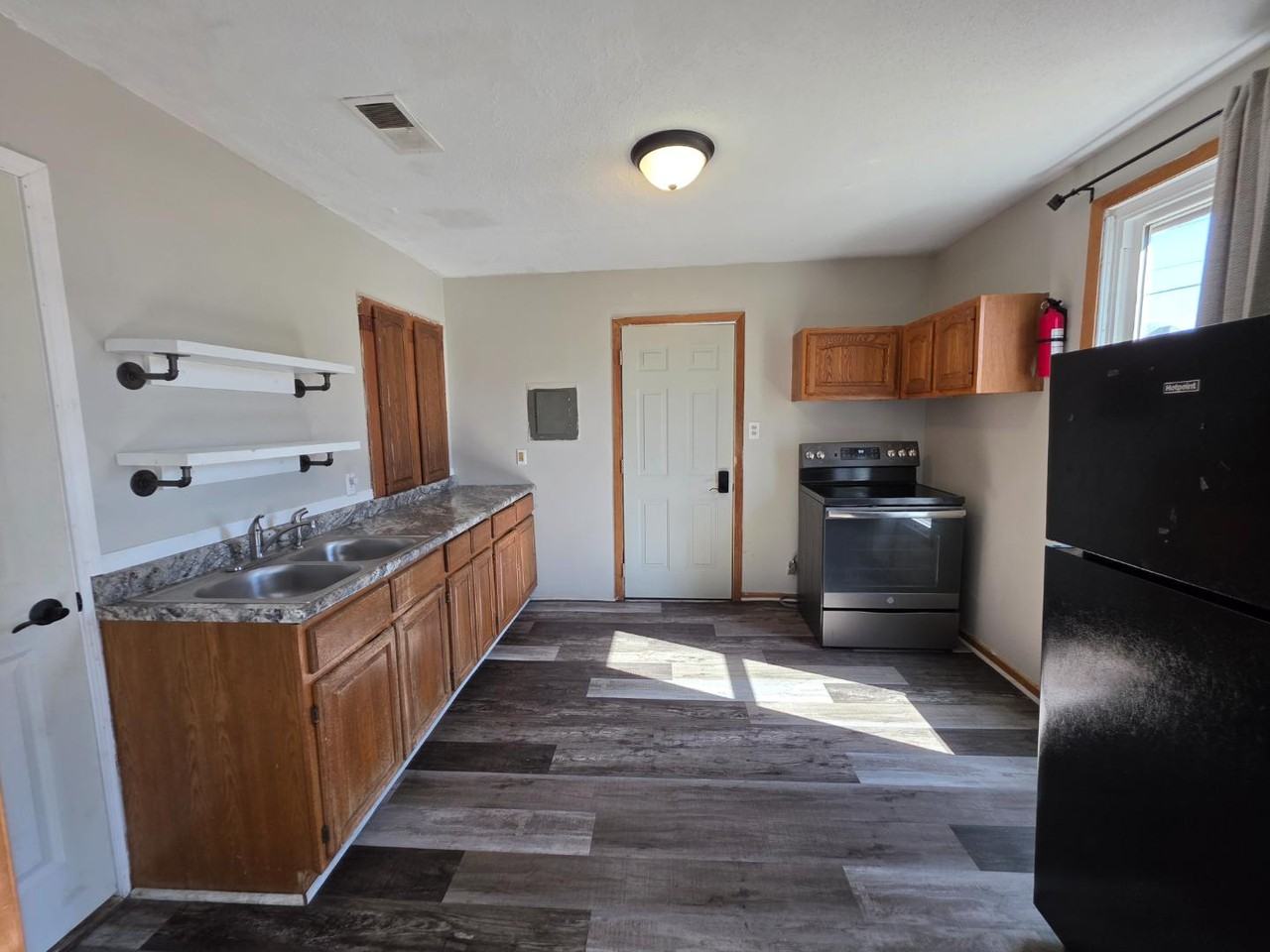 137 4th Avenue Southeast - Photo 2 of 5