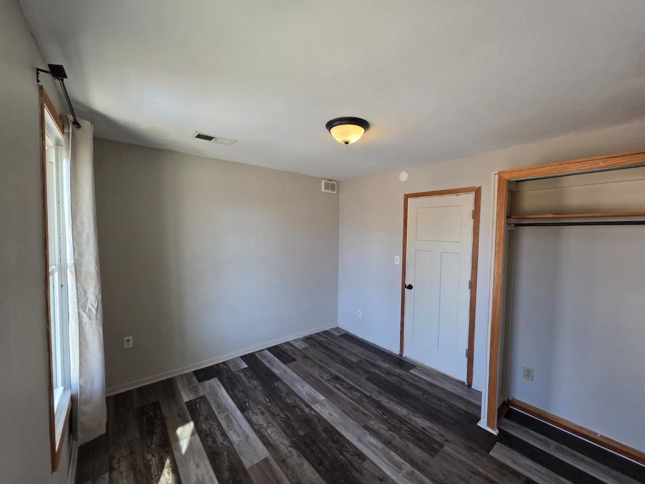 137 4th Avenue Southeast - Photo 4 of 5