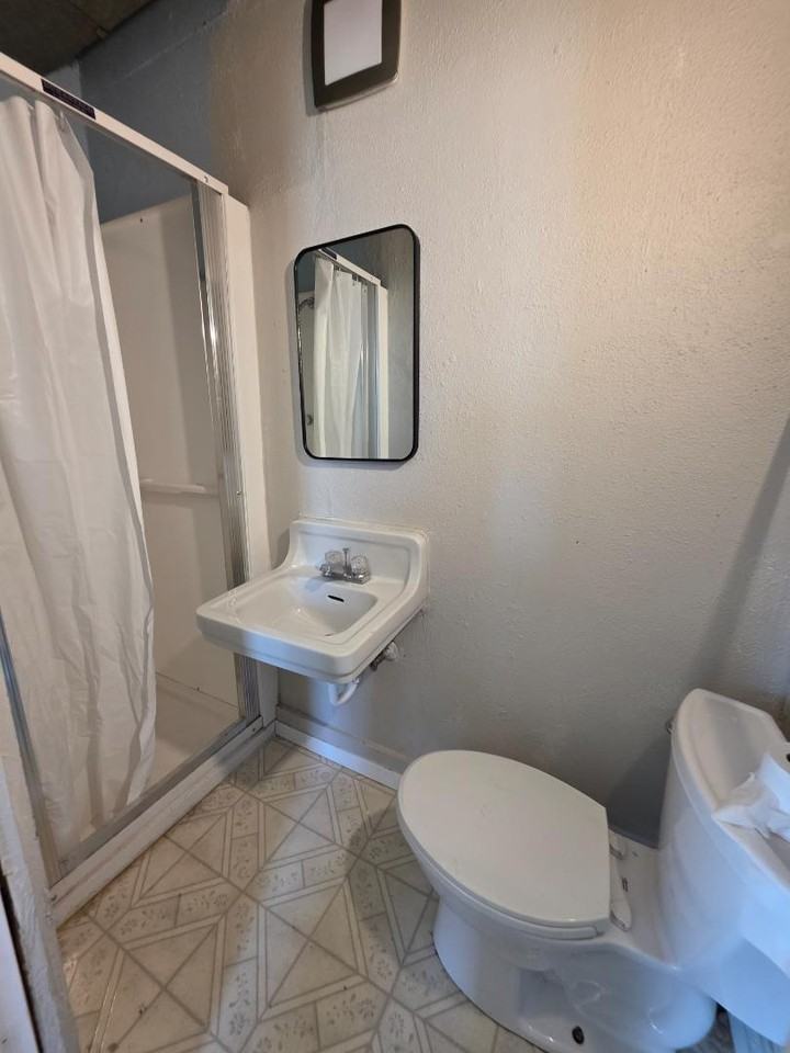 137 4th Avenue Southeast - Photo 5 of 5