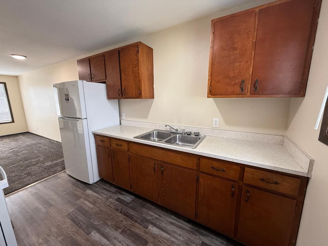 1060 W 12th St - Photo 5 of 10