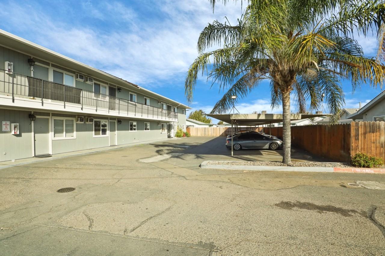 111 North Walnut Avenue - Photo 3 of 10