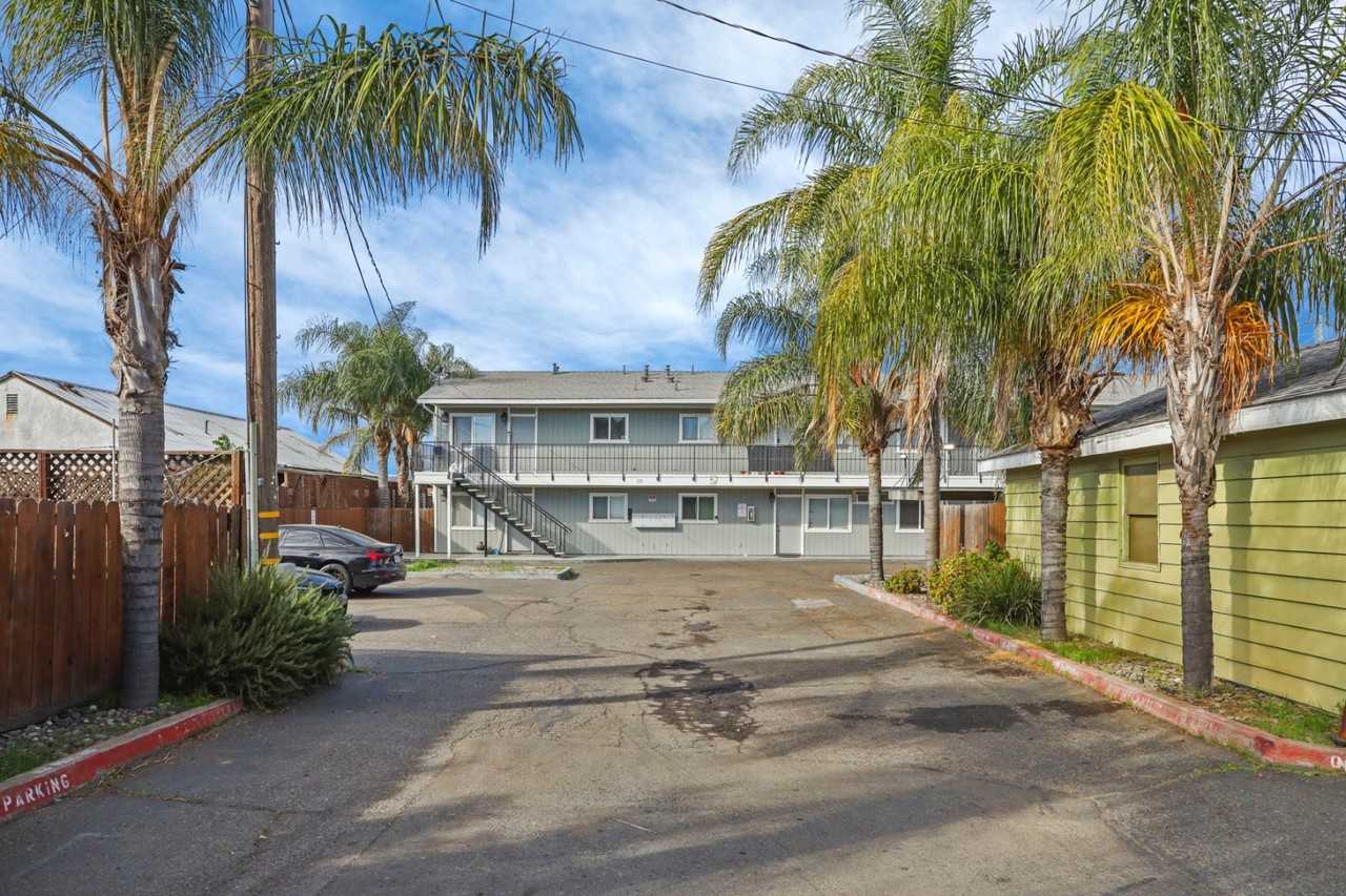 111 North Walnut Avenue - Photo 7 of 10