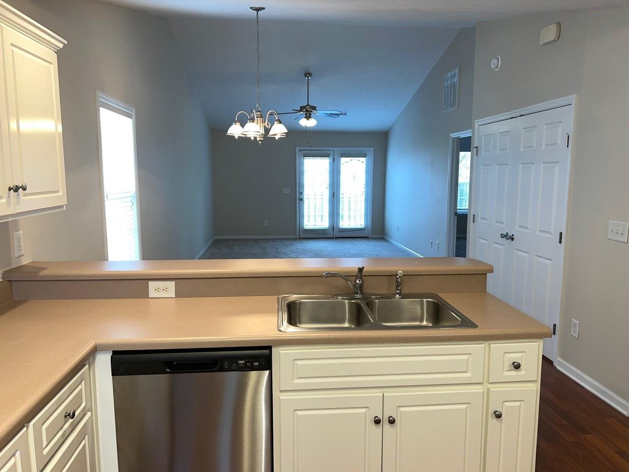 201 Satomi Way - Photo 5 of 18