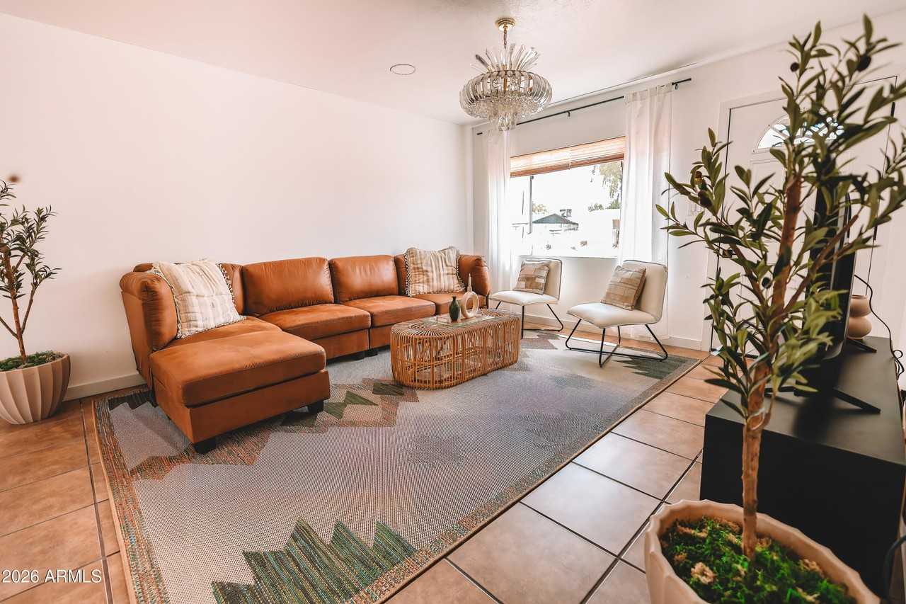 11607 N 21st Ave - Photo 3 of 21