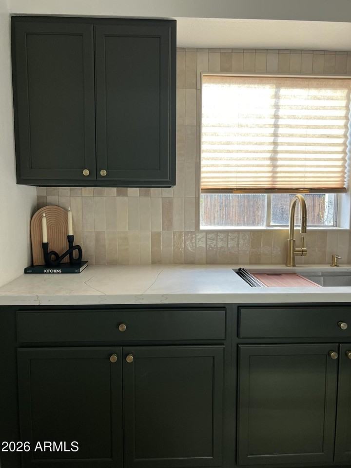 11607 N 21st Ave - Photo 6 of 21