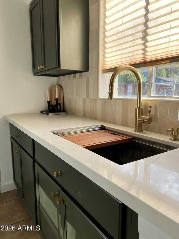 11607 N 21st Ave - Photo 7 of 21