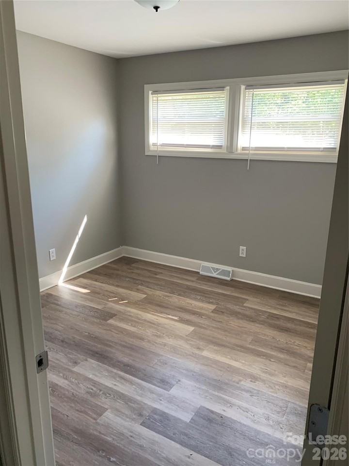 4422 Brooktree Dr - Photo 3 of 5