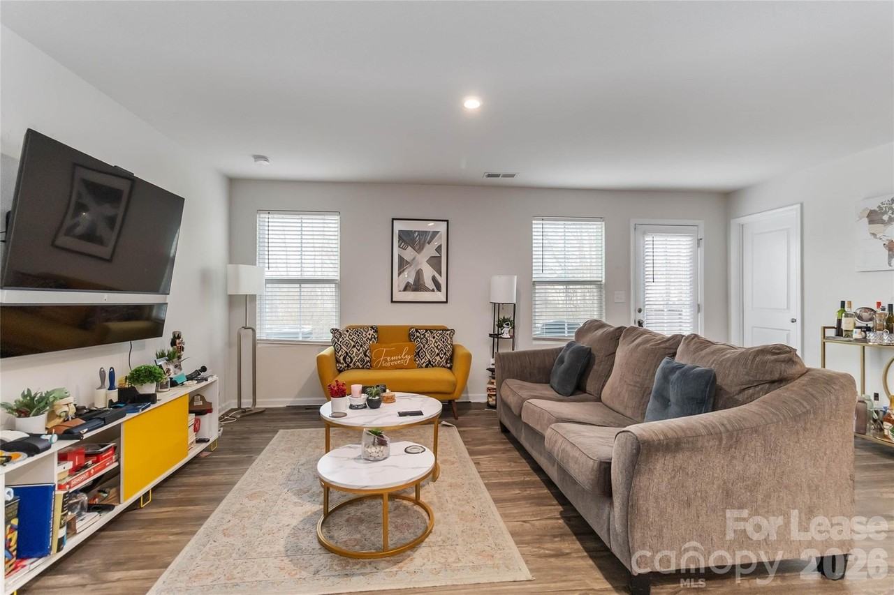 5048 Downhaul Dr - Photo 3 of 11