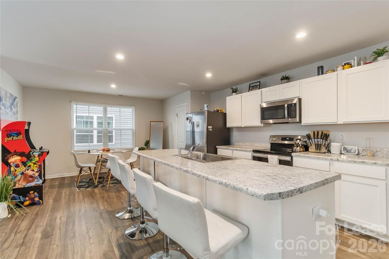 5048 Downhaul Dr - Photo 4 of 11