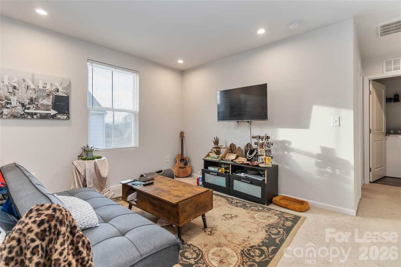 5048 Downhaul Dr - Photo 7 of 11