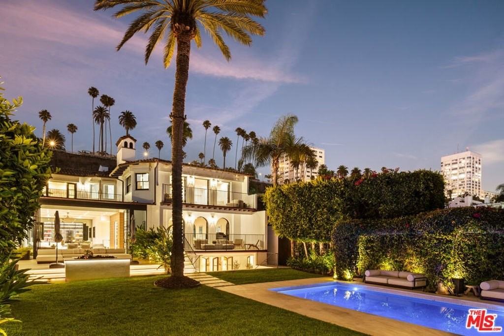 972 Palisades Beach Rd - Photo 2 of 32