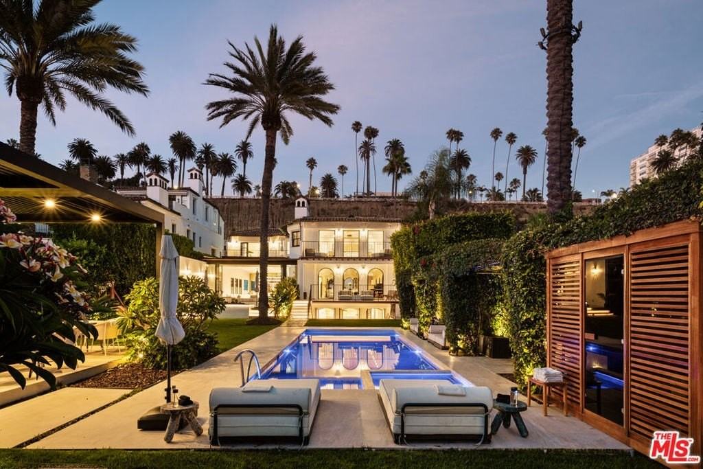 972 Palisades Beach Rd - Photo 3 of 32