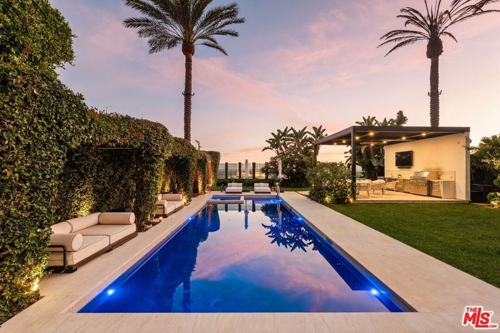 972 Palisades Beach Rd - Photo 4 of 32