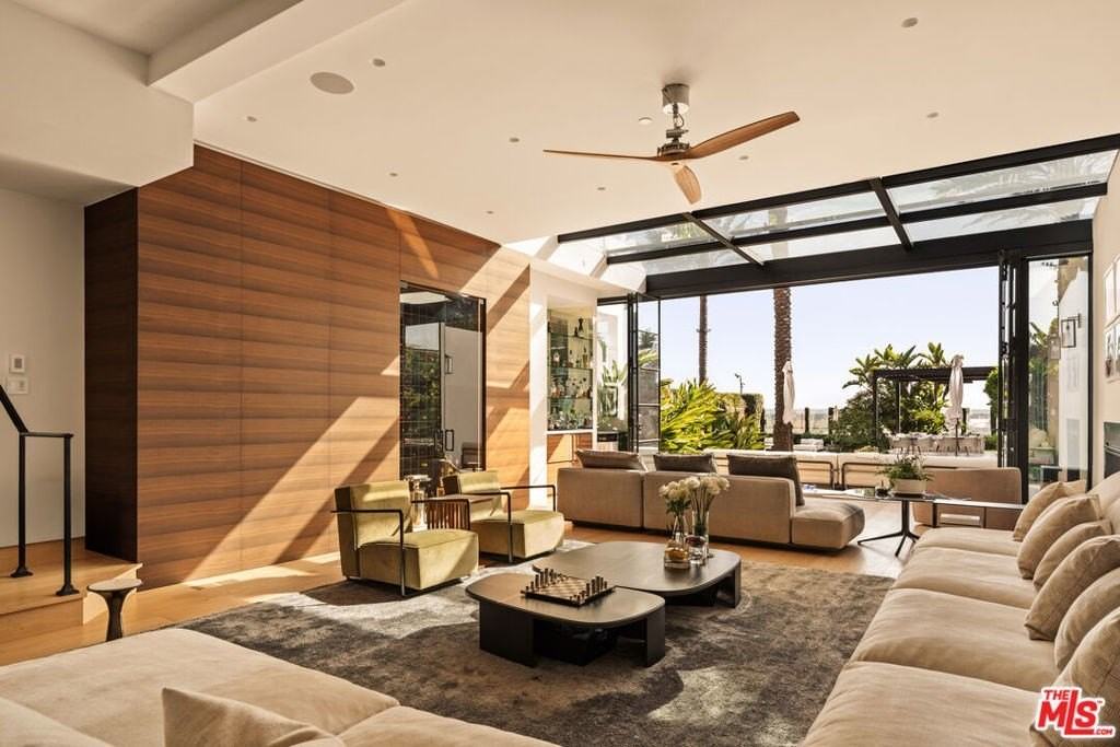 972 Palisades Beach Rd - Photo 5 of 32