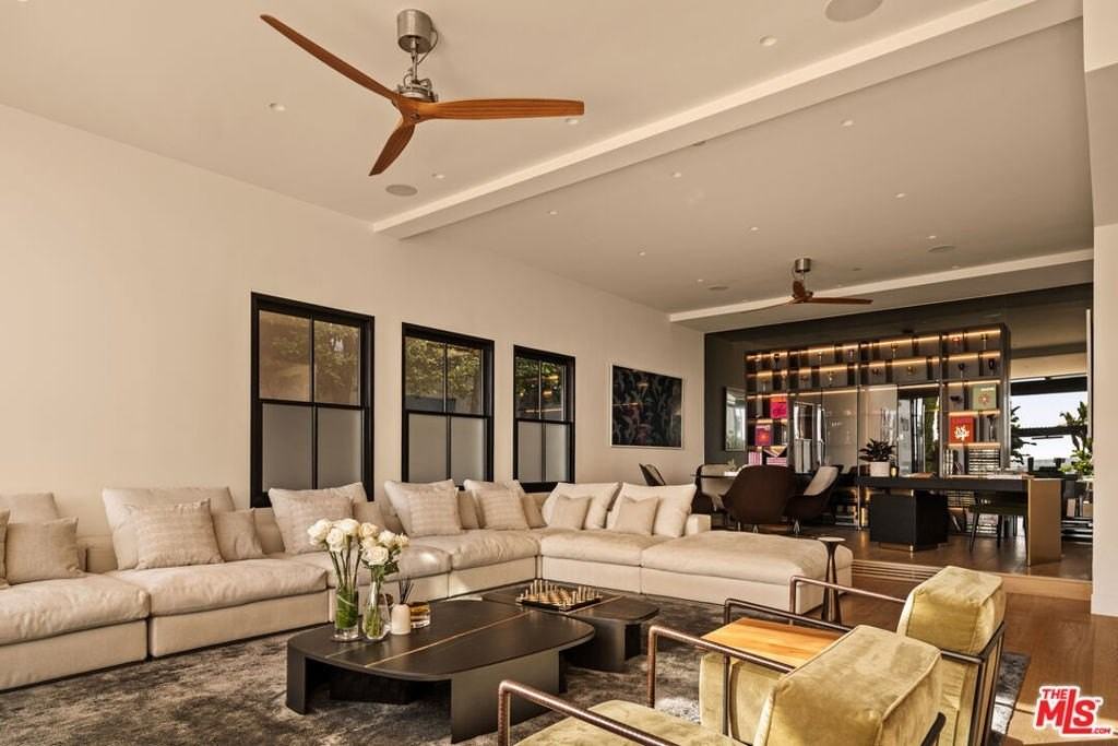 972 Palisades Beach Rd - Photo 7 of 32