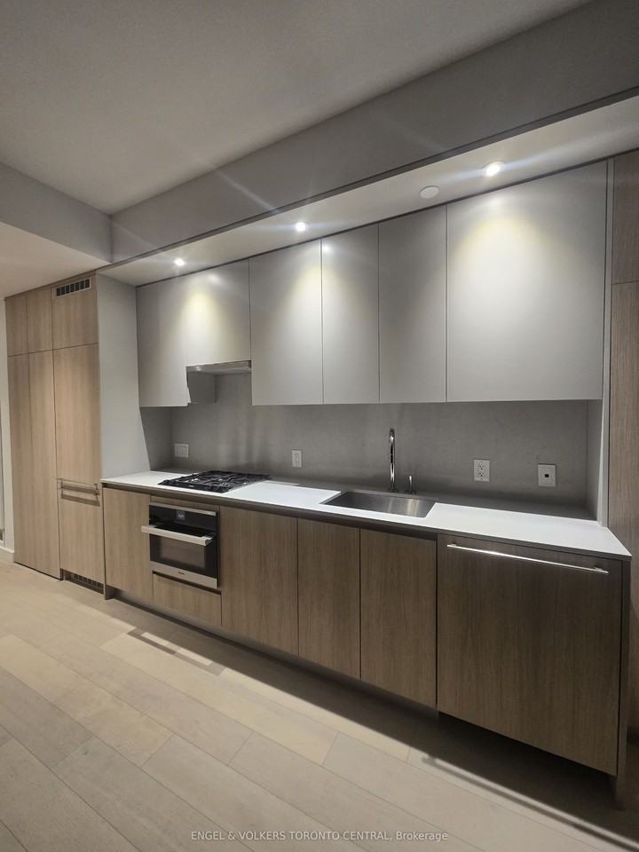 81 Residential Condo - Photo 4 of 12