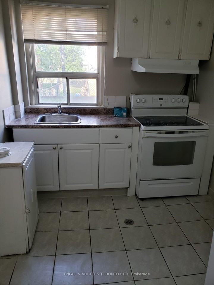 45 Leduc Dr - Photo 2 of 8