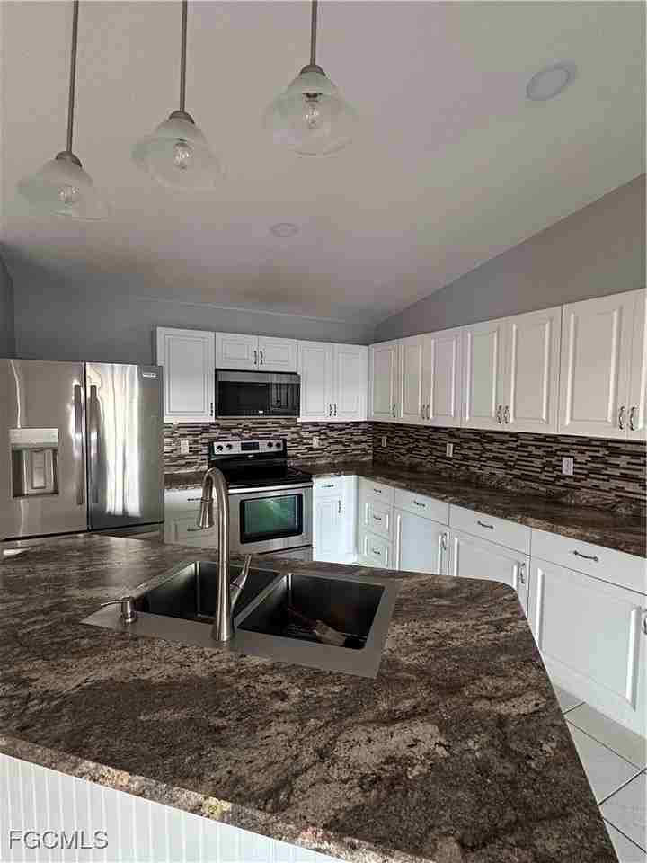 2926 Se Santa Barbara Pl - Photo 6 of 10