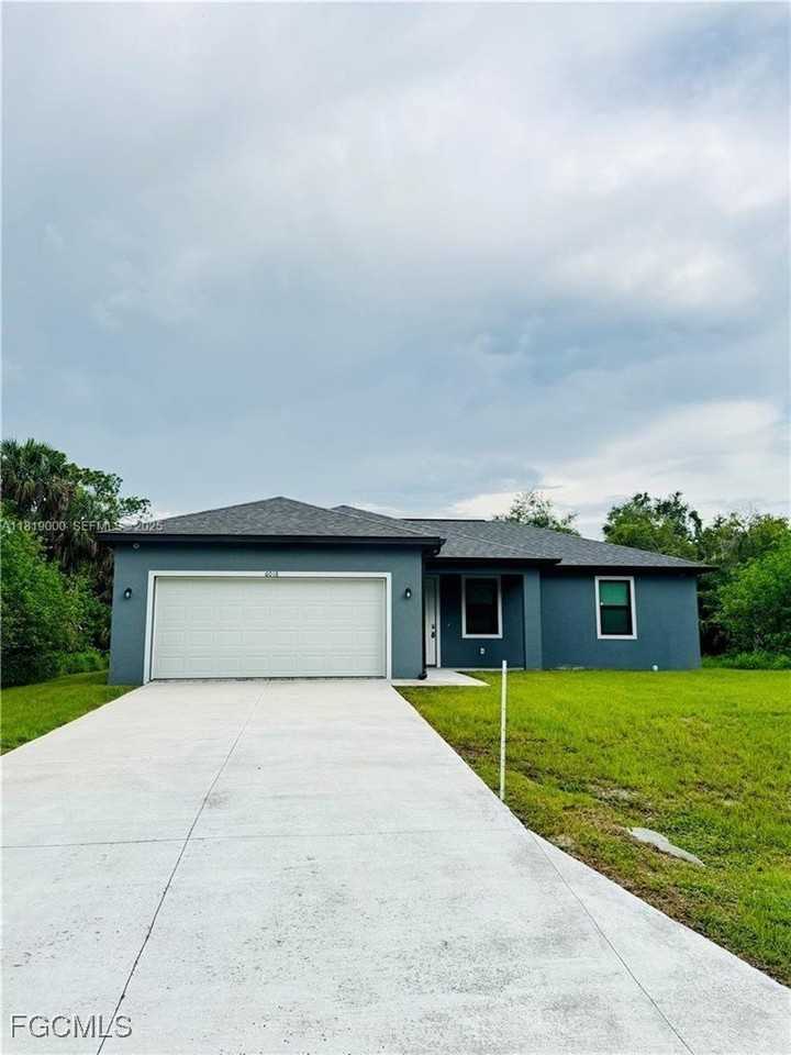 6018 Acorn Cir - Photo 2 of 39