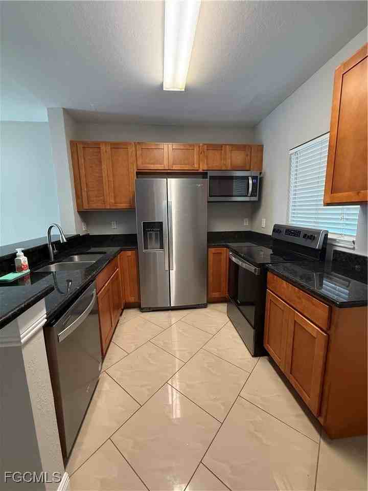 8555 Bernwood Cove Loop #103 - Photo 6 of 28