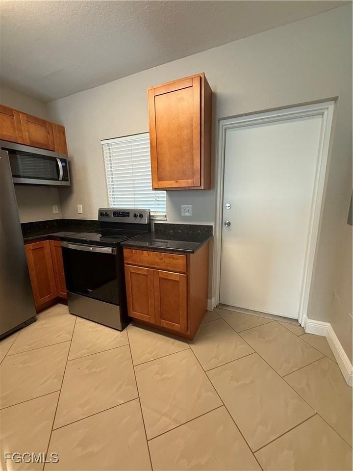 8555 Bernwood Cove Loop #103 - Photo 7 of 28