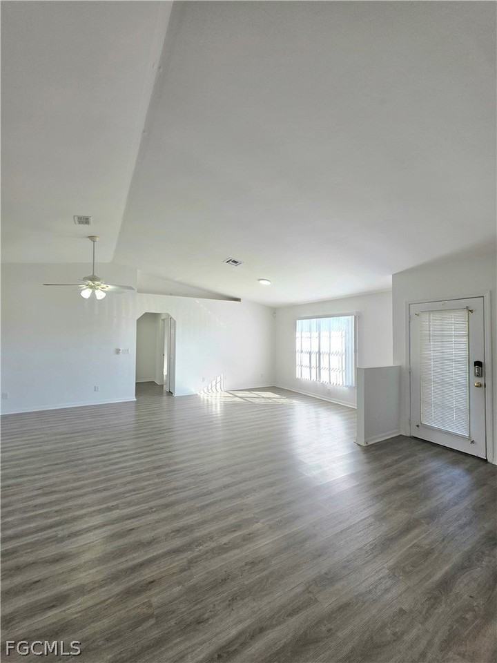 2228 Se 19th Ave - Photo 4 of 17