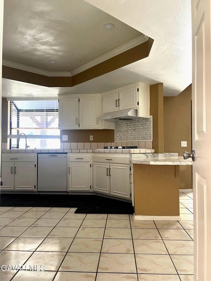 3840 Sago St - Photo 3 of 16