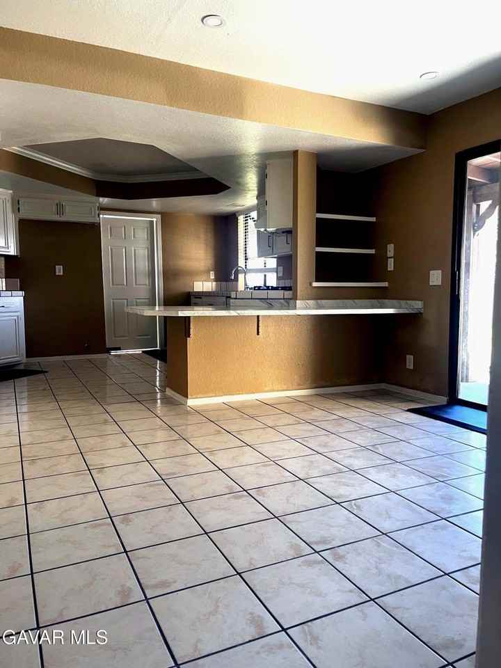 3840 Sago St - Photo 5 of 16