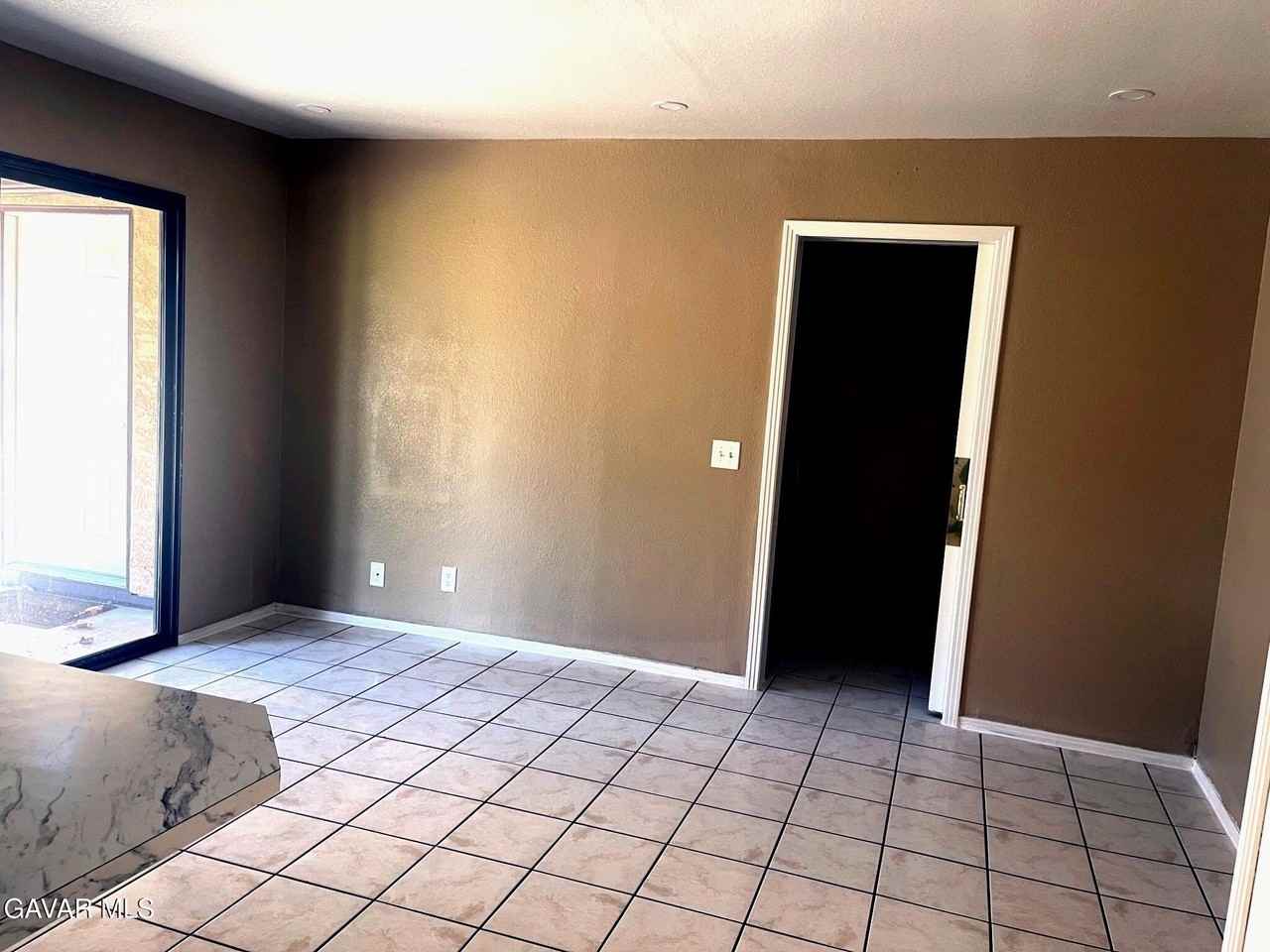 3840 Sago St - Photo 6 of 16