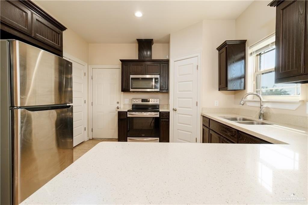 2710 E Garfield Ave Apt 2 - Photo 4 of 10