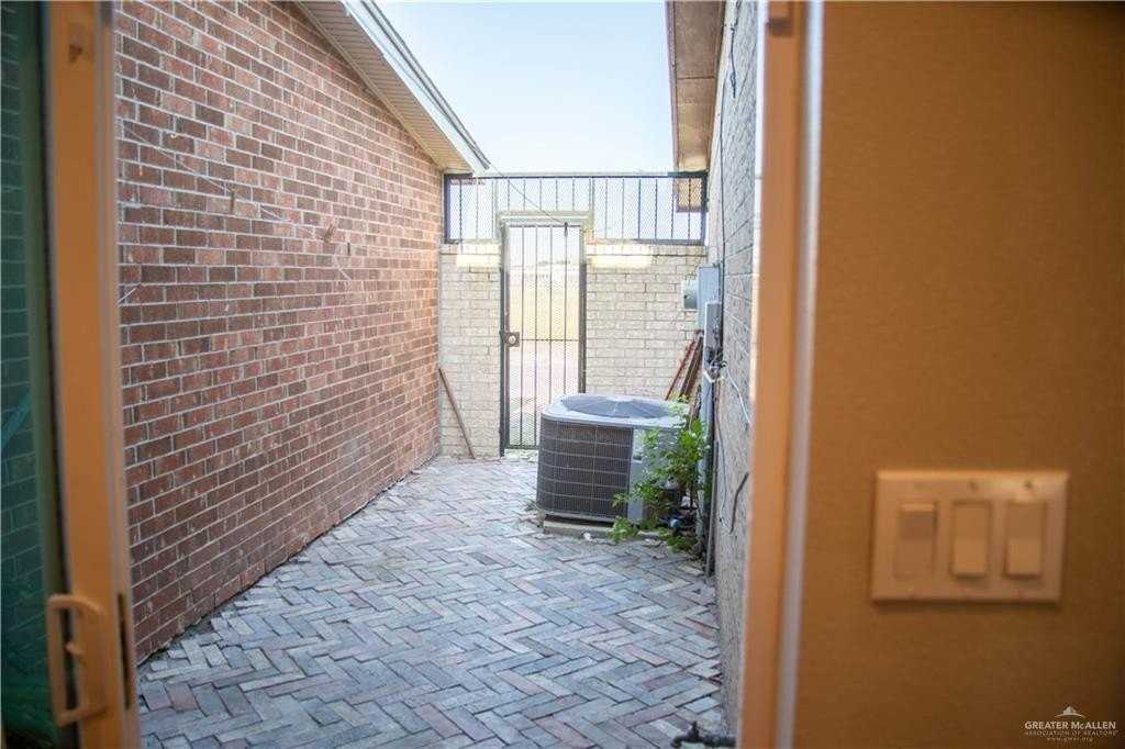 2409 S 41st St - Photo 3 of 18