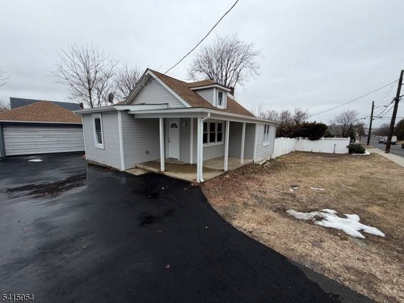 37 Quaid St - Photo 2 of 18