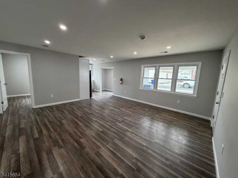 37 Quaid St - Photo 4 of 18