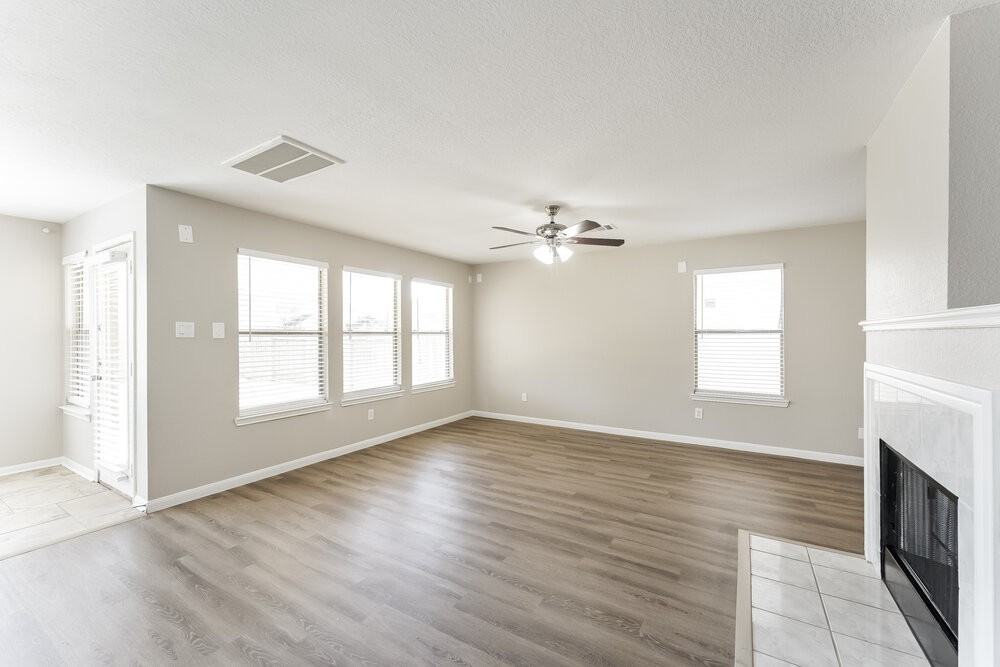 18215 Quiet Ridge Ln - Photo 4 of 17