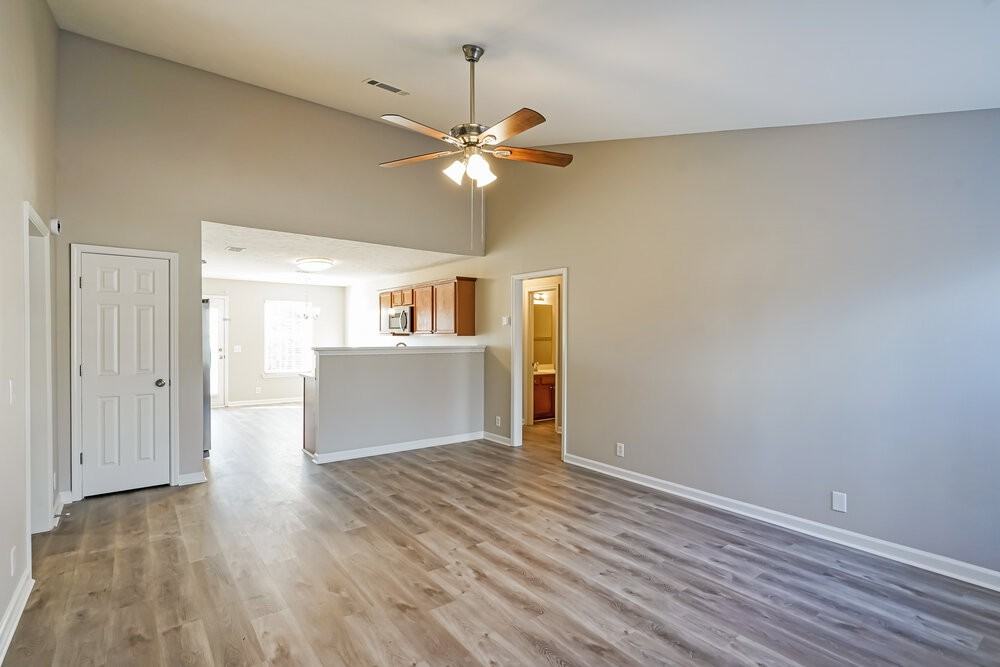 7016 S Hampton Blvd - Photo 4 of 16