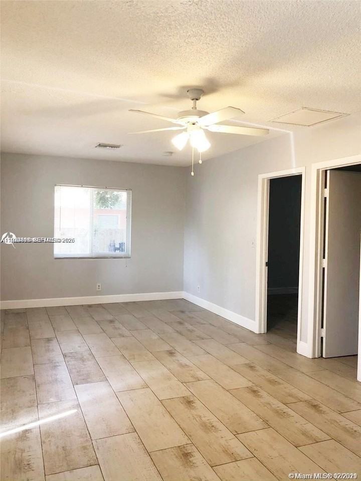 1235 Ne 3rd Ave #2 - Photo 4 of 21