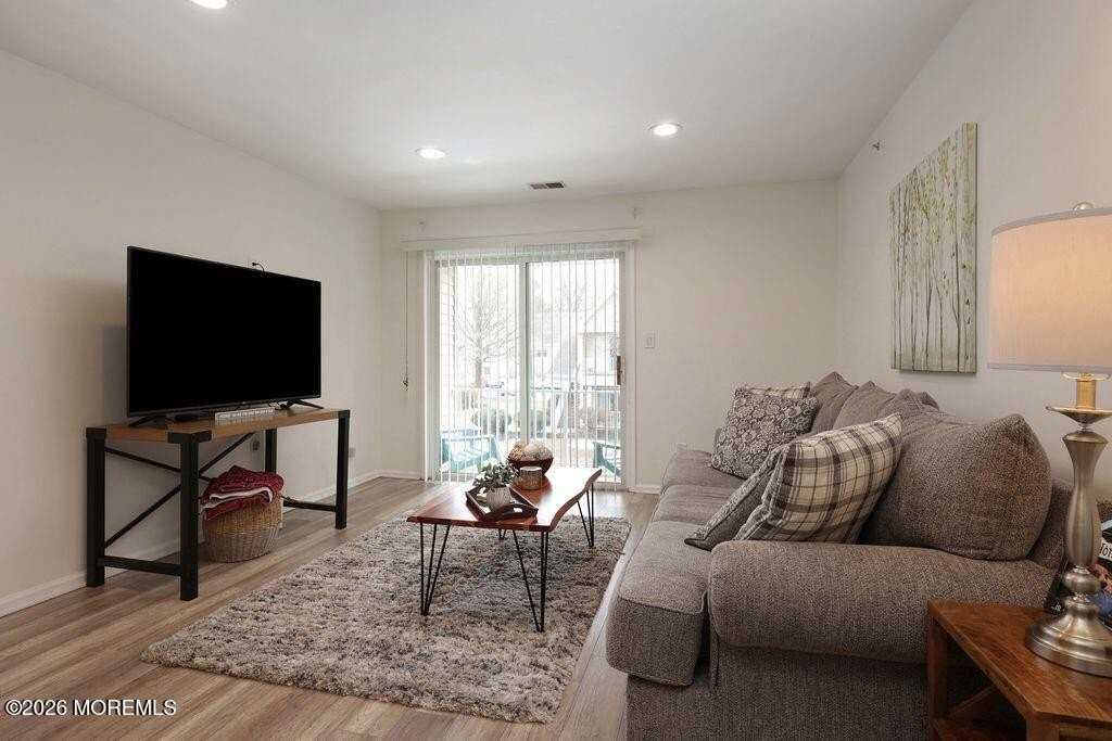 1015 Wedgewood Cir Unit 1015 - Photo 5 of 25