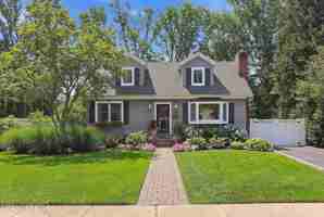 featured image of 96 Lake Shore Dr